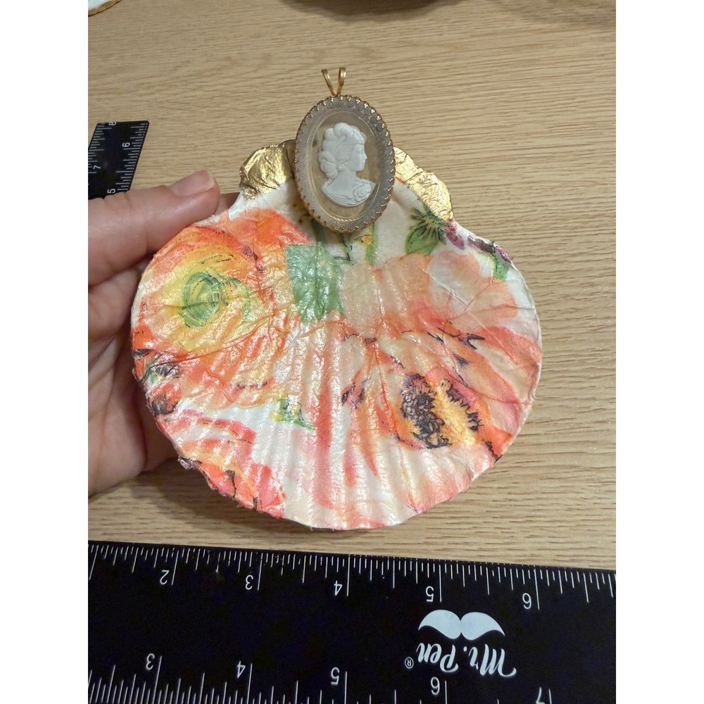 Handmade Decoupage Scallop Shell Trinket Tray Cameo Gold‎ Tone Accent 4.5"